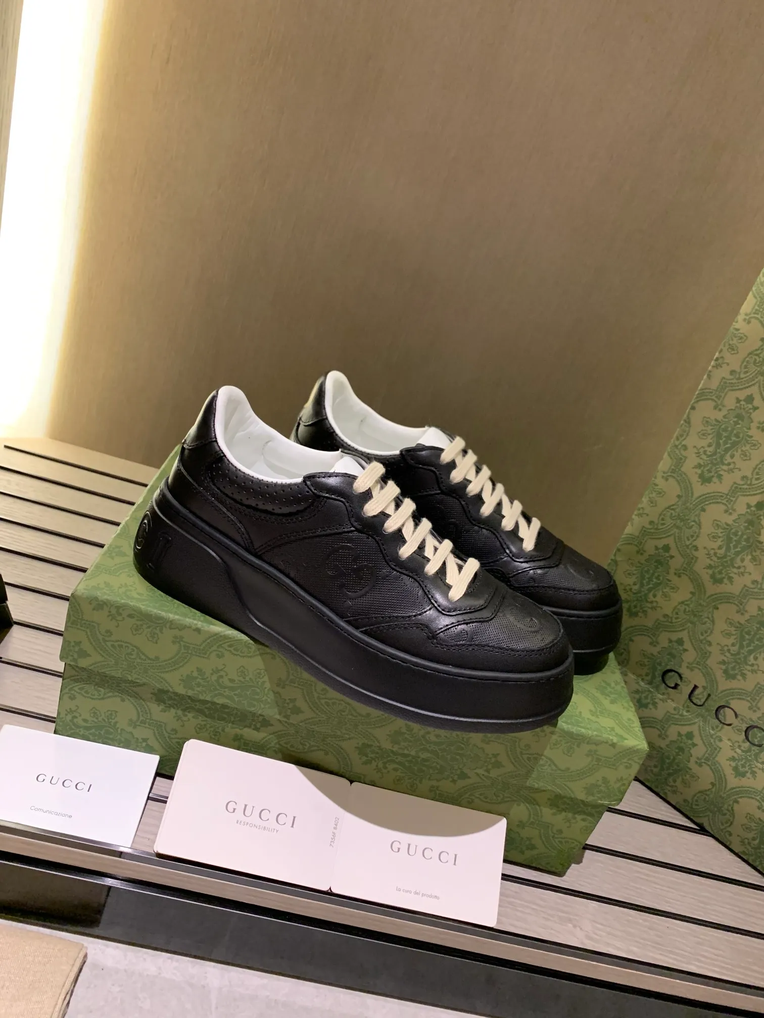 👟👟Ex-factory price 560👟👟 Men's size +10 Gucci2022 spring and summer new casual sports white shoes, purchasing version of the original version with a one-to-one molded IP light material sole! Upper calfskin, lining calfskin, foot pads calfskin. Complete purchasing version. Code number: female 35-40#, male 39-44# (45 customized)